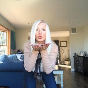 Meet your Posher, Elitza